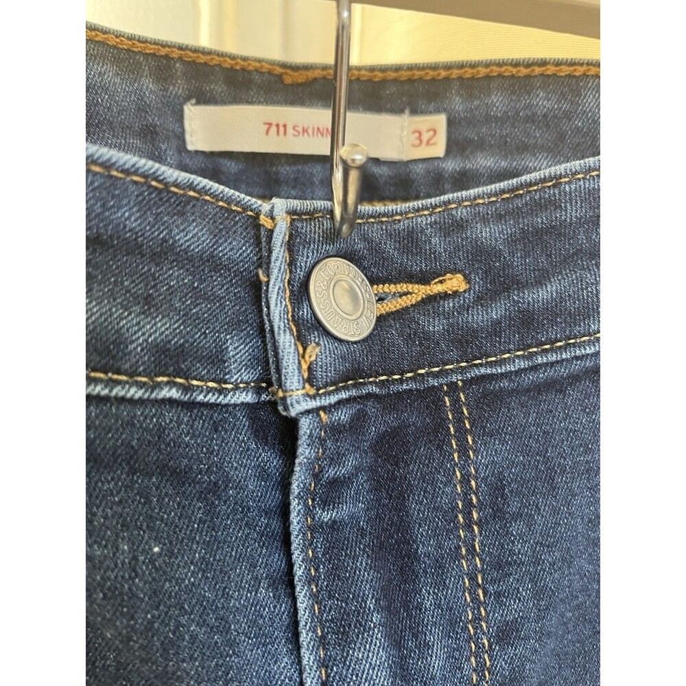 Levi's Women's 711 Skinny Jeans Size 32 Dark Wash Stretch Mid-Rise Casual